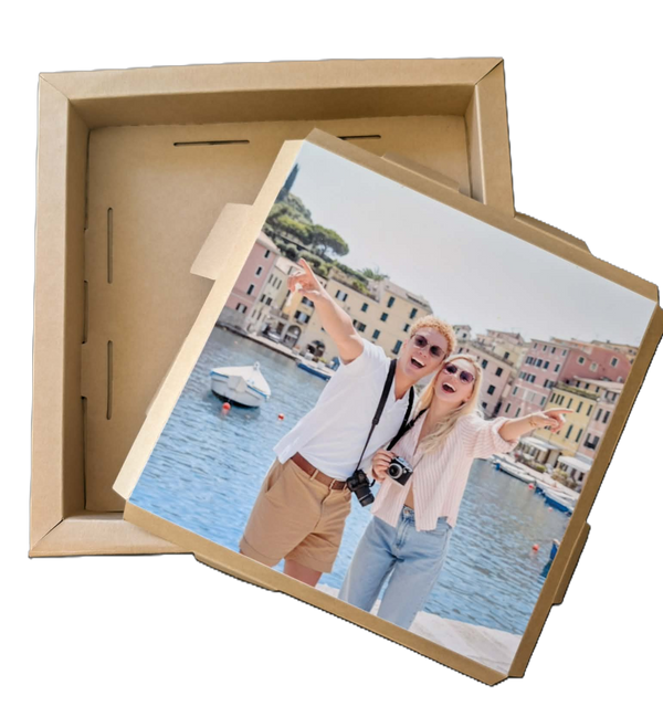 CUSTOMIZABLE FRAME + PHOTO